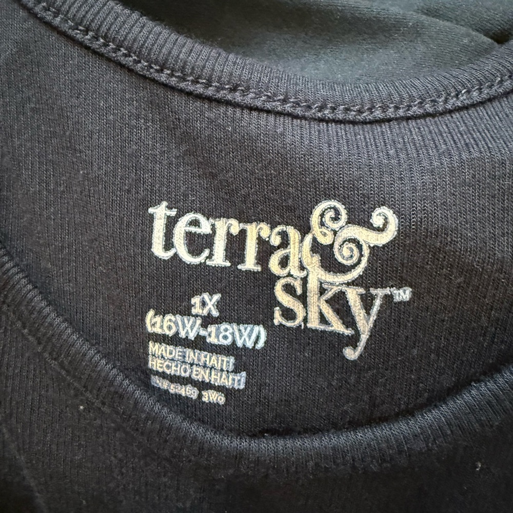 Terra & Sky Black Scoop Neck Tank - Picture 3 of 3